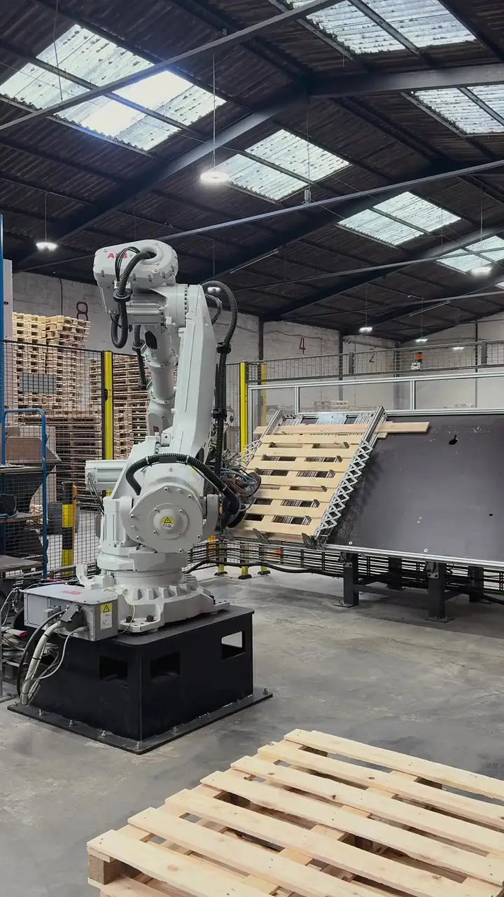 Nagelroboter in der Palettenproduktion des Palettenzentrums Nordost